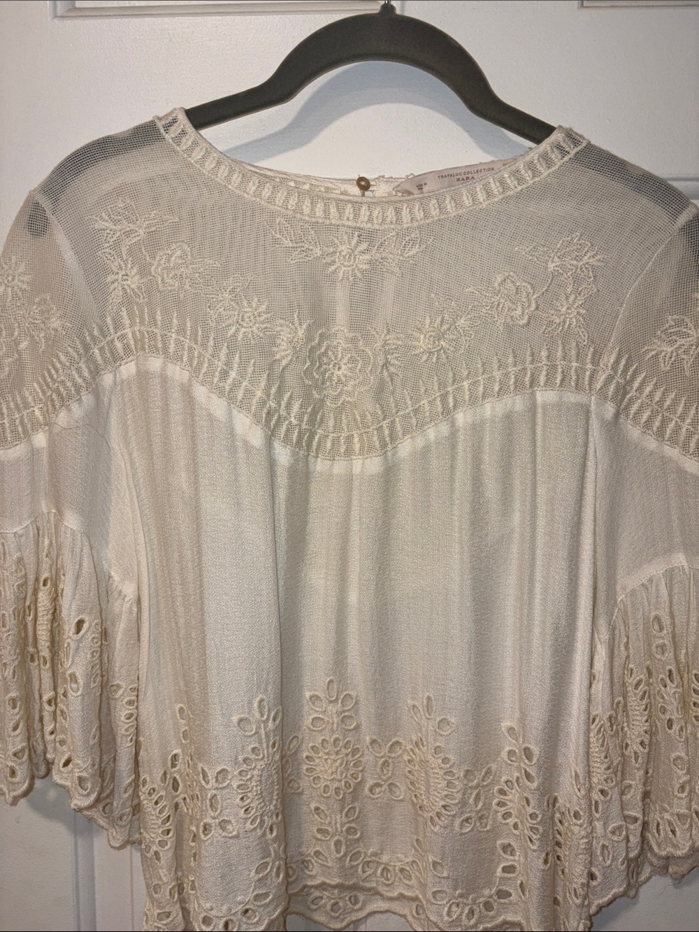 Zara Embroidered Boho Peasant Top in Cream. Size M
